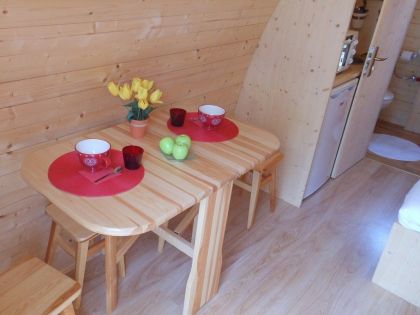 cabane forestiere interieur table