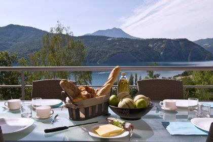 Petit déjeuner sur la terrasse