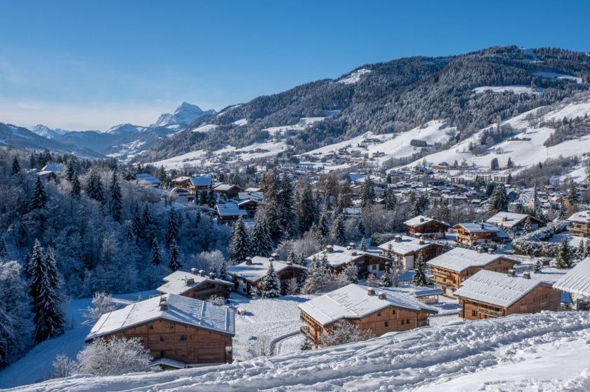 Chalets sous la neige