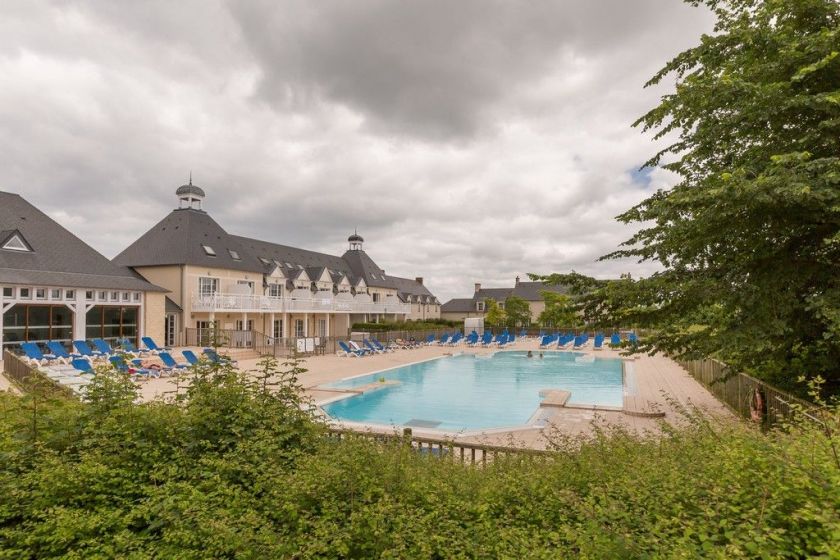 La Résidence Pierre & Vacances Le Green Beach et sa piscine extérieure