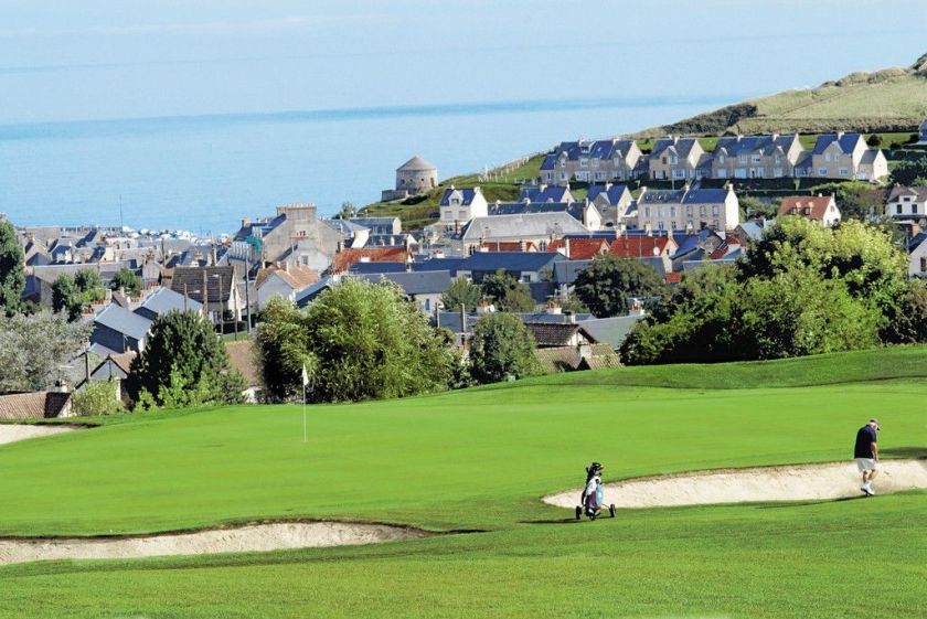 La ville de Port en Bessin dans le Calvados, connue pour ses plages du Débarquement