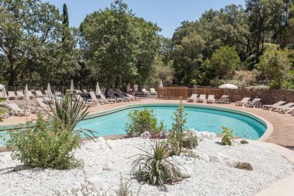 La piscine extérieure privée, pour les villas du Village Les Restanques