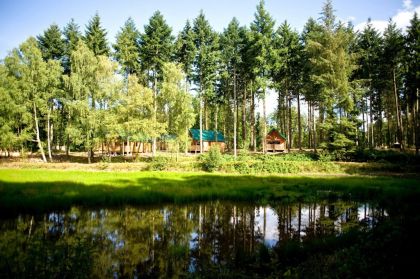 Huttopia Senonches, un camping insolite construit autour de l'étang de Badouleau