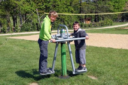 Des équipements de fitness installés en extérieur