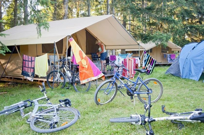 Camping Indigo Les Châteaux : la nature en famille !