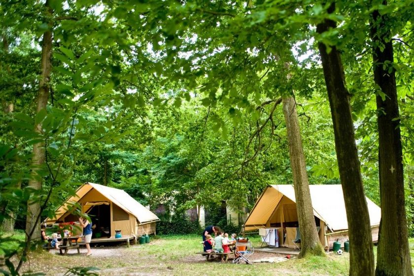 Les canadiennes familiales d'Huttopia Versailles