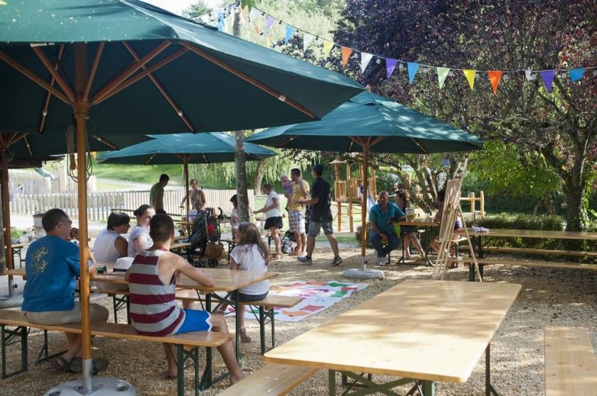 La terrasse du bar promet de belles journées et soirées d'été