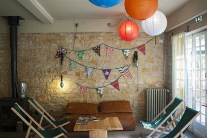 Le centre de vie chaleureux du camping Indigo Sarlat en Dordogne