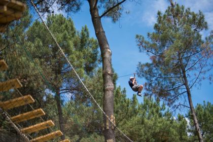 Parcours accrobranche pour petits et grands