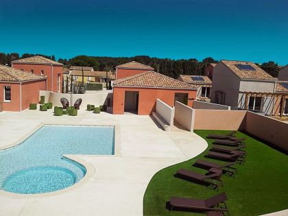 La piscine extérieure de la Résidence Le Domaine de Bacchus à Saint Christol