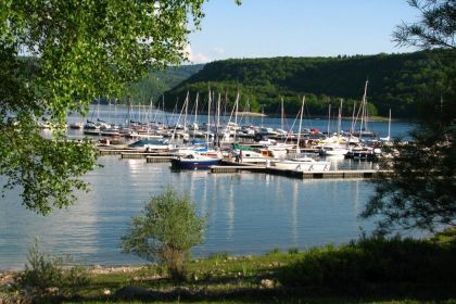 Caractérisé par ses falaises blanches et ses petits ports